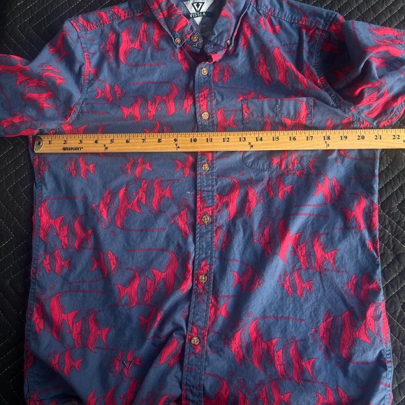 Vissla Shirt Mens Medium Blue Red Button Up Fish Print Short Sleeve Surf - Picture 12 of 14